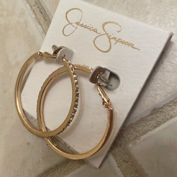 Ear Rings - Picture 2 of 3